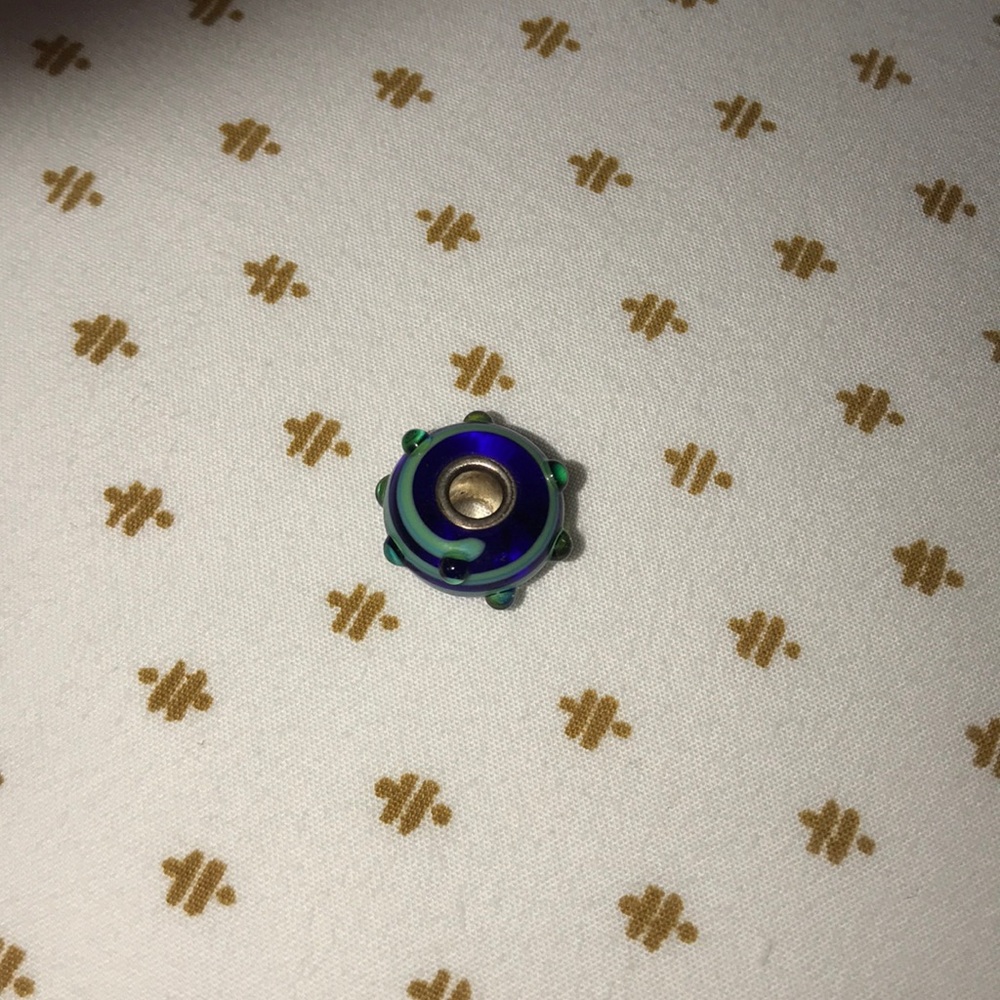 Trollbead! Glass bead with details